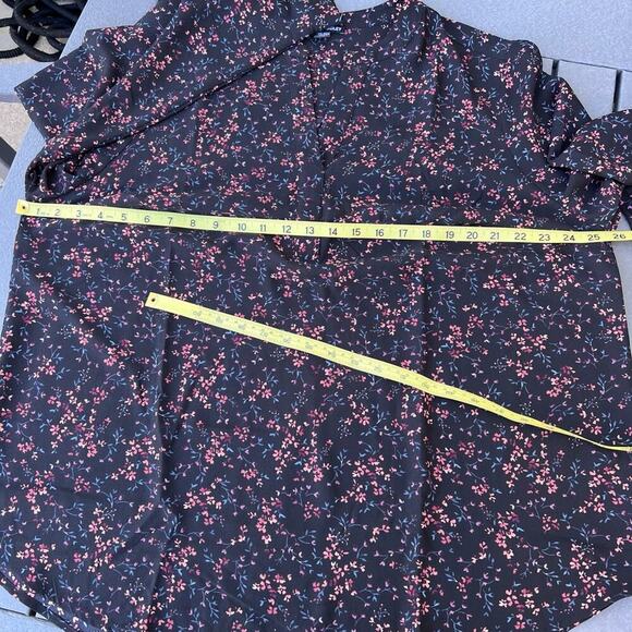 Hillary Radley women’s size XXL black floral V neck top. - Picture 3 of 10